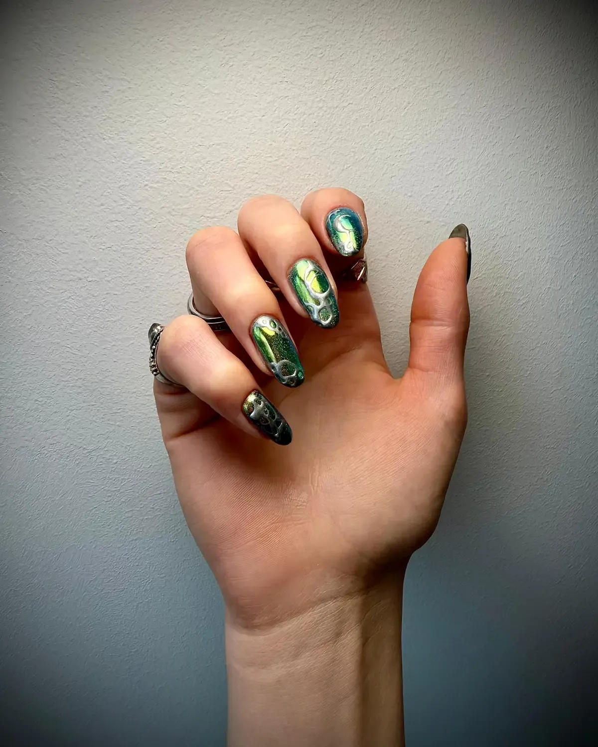 Chrome gel nails by Bärli Nails in Neuhausen am Rheinfall